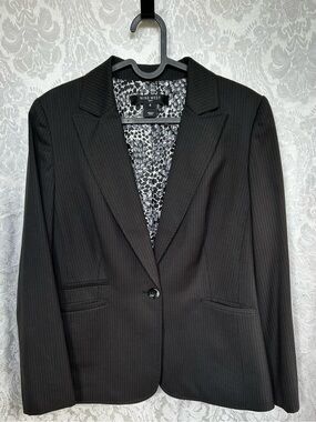 Nine West Black Pinstripe Women's Blazer size 8